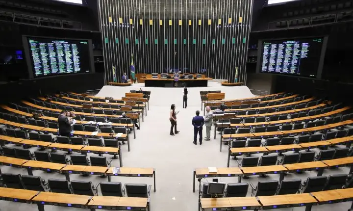 Câmara aprova regime de urgência para cinco projetos de lei