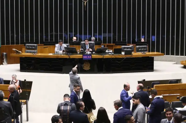 Câmara aprova regime de urgência para nove projetos de lei