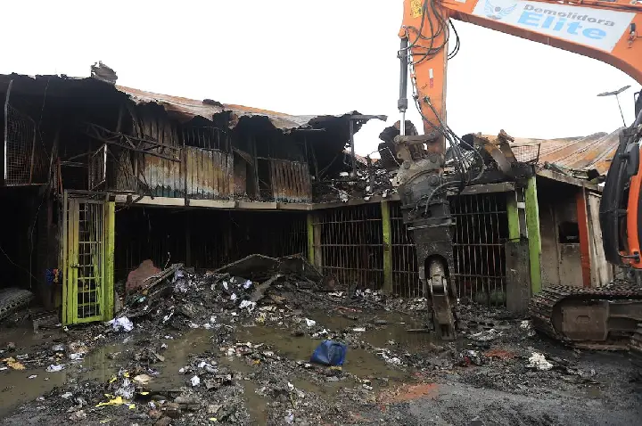 Ceagesp constrói estrutura provisória para atingidos por incêndio