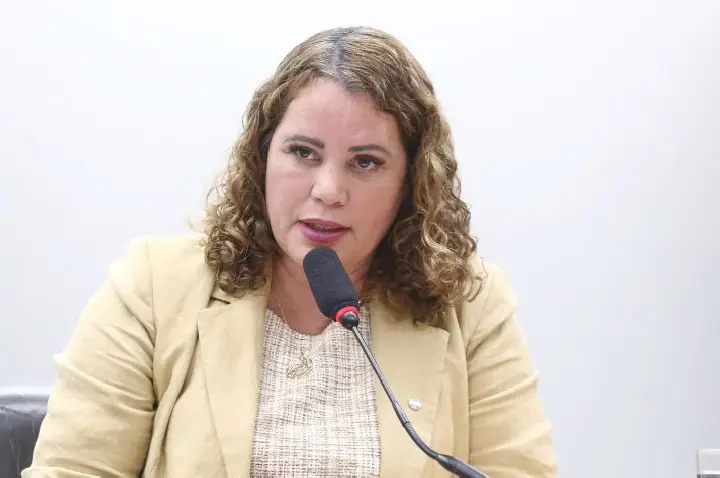Comissão aprova política nacional para ampliar ações de saúde nas escolas
