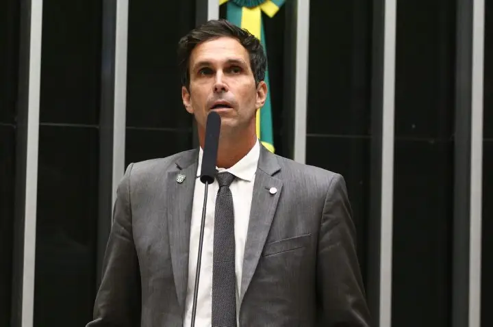 Comissão aprova proibição de desligamento de jovens atletas durante o ano escolar