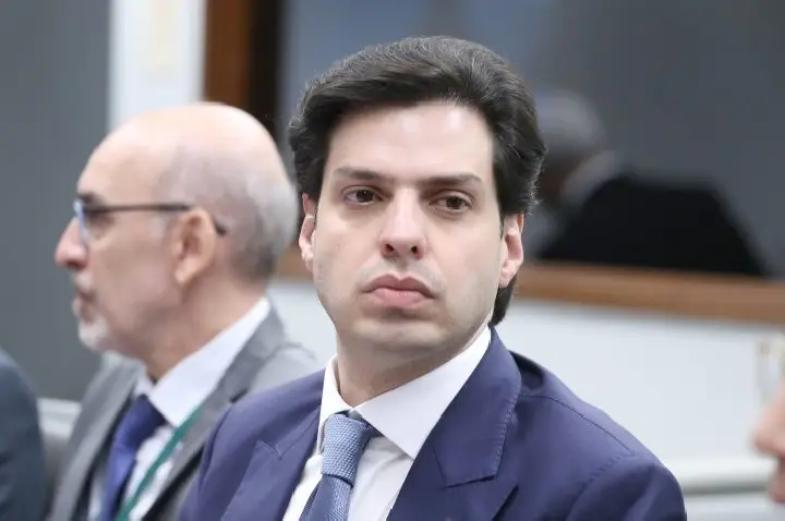 Comissão aprova projeto que define regras para abastecimento de aeronaves em solo