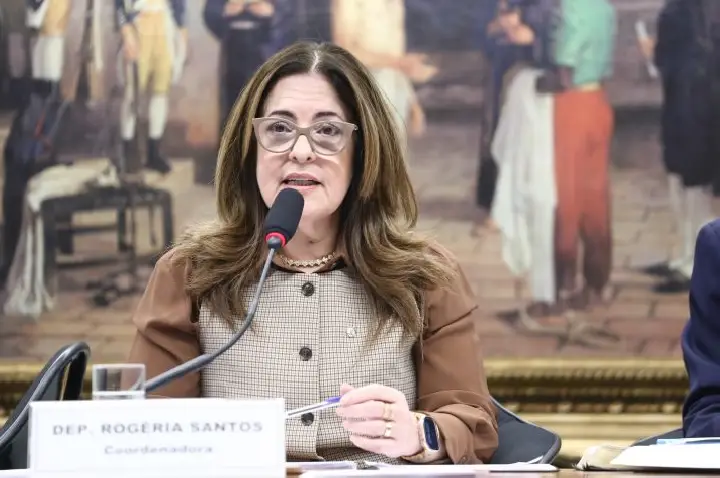 Comissão debate desafios da política de prevenção ao suicídio e à automutilação