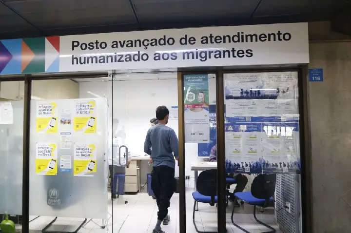 Cubanos superam venezuelanos em pedidos de refúgio no Brasil em 2025