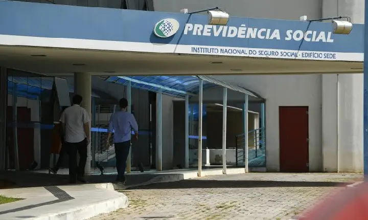 Entra em vigor lei que viabiliza gastos do INSS com novo salário-paternidade