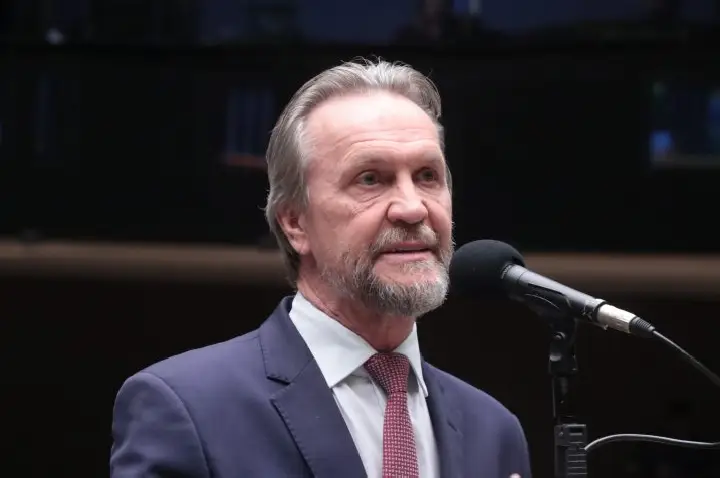 Federação PT-PCdoB-PV anuncia apoio à reeleição de Motta para presidente da Câmara