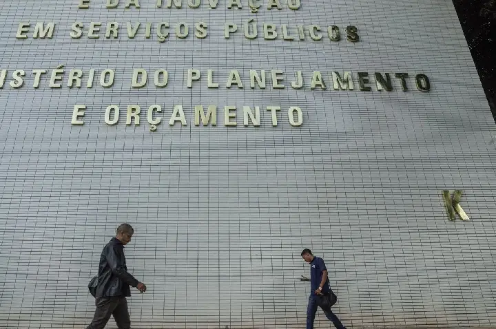 Governo pretende realocar R$ 20 bilhões no Orçamento de 2027