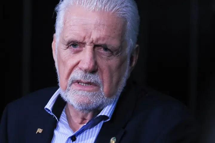 Jaques Wagner anuncia saída da liderança do governo no Senado