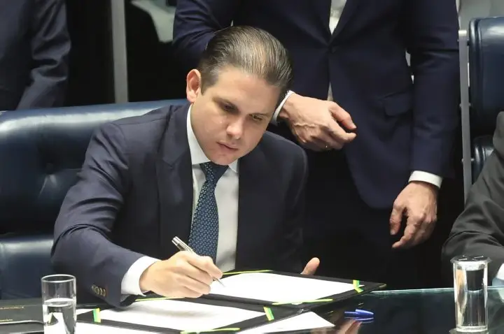 Motta determina adoção imediata da nova escala de trabalho na Câmara dos Deputados