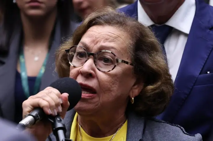 Nova lei cria minuto diário na Voz do Brasil para divulgar canais de proteção às mulheres