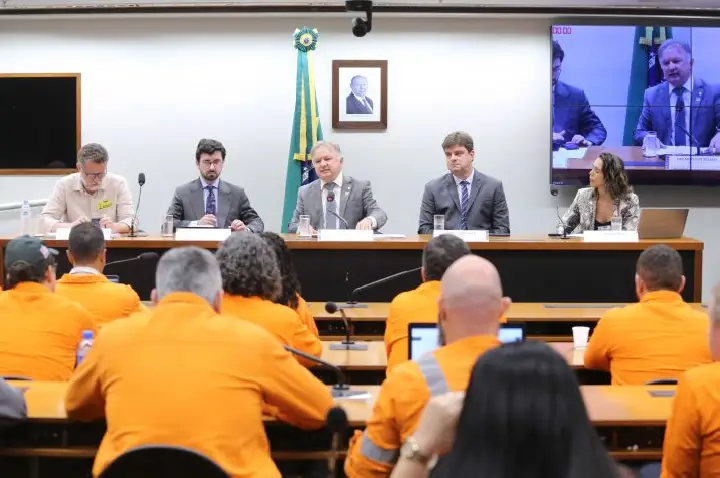 Petrobras e postos negam responsabilidade pela alta dos combustíveis