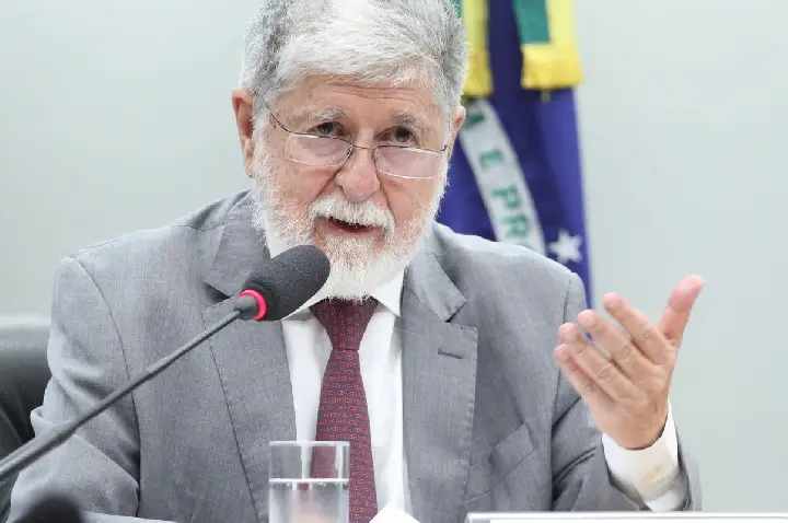 Pretexto para intervenção é inaceitável, diz Celso Amorim