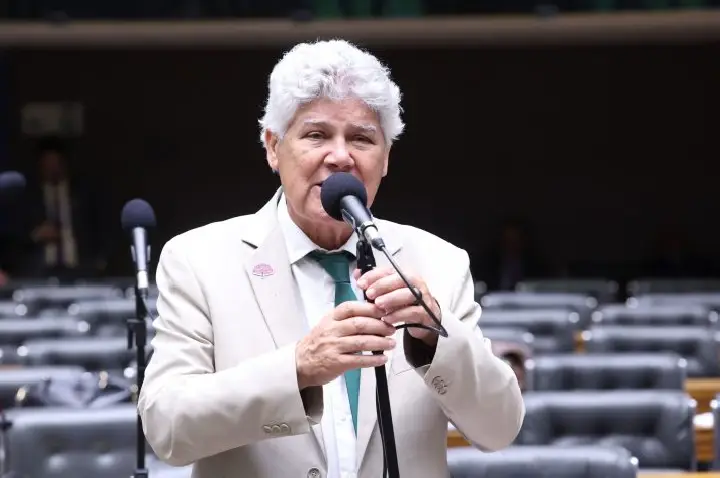 Projeto limita doações eleitorais de pessoas físicas a dez salários mínimos