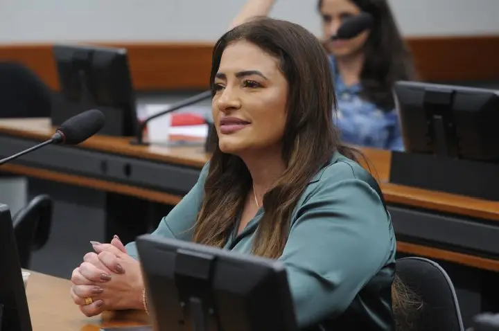 Projeto obriga aplicativos de transporte a oferecer opção de motorista mulher para passageiras