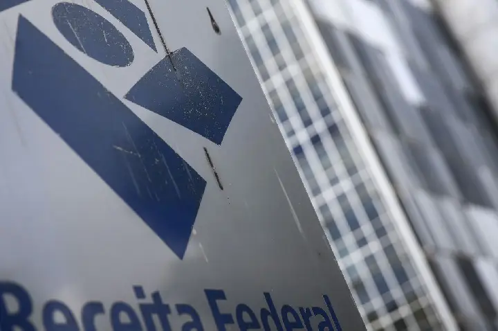 Receita paga nesta segunda último lote de restituição do IR 2026