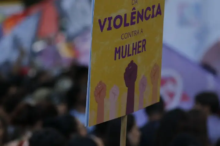 Violência contra a mulher: 7,5 mil agentes serão capacitados