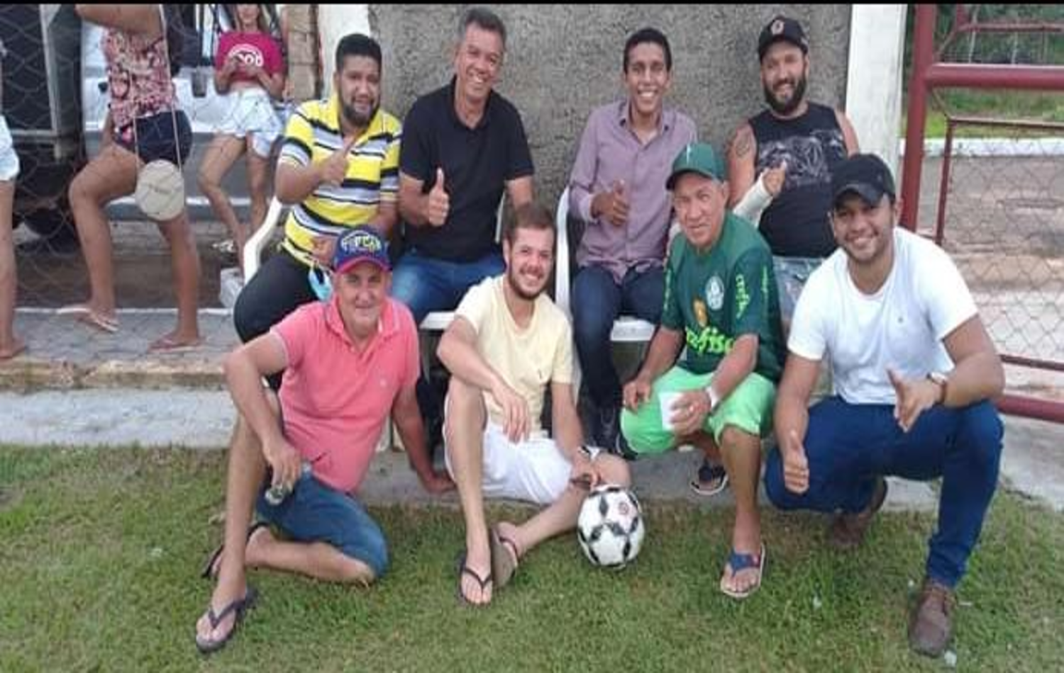 Prefeitura de Carmolândia promove campeonato com aglomerações sem uso de máscaras 