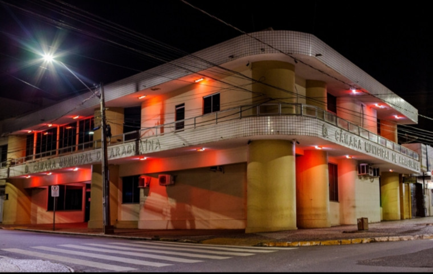 Câmara Municipal de Araguaína ganha nova cor em homenagem às mulheres