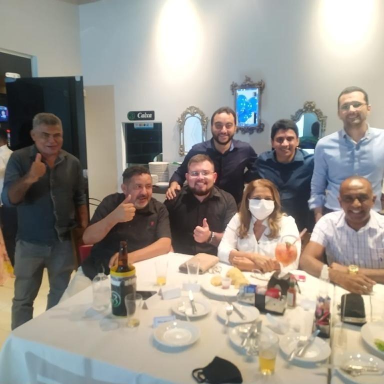 Dimas promove aglomeração com líderes políticos, para comemorar aniversário 