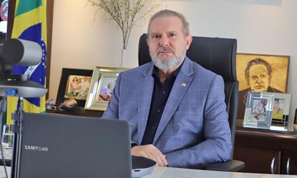 Ao fugir da CPI da Covid, Carlesse assumi que tem muito a esconder