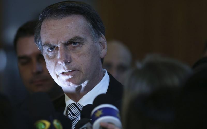 BOMBA: Governo Bolsonaro pediu propina de US$ 1 por dose, diz vendedor de vacina