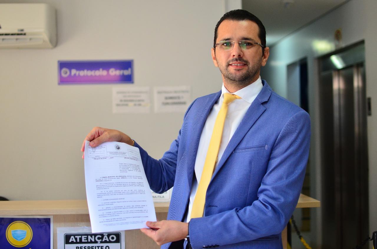 Marcos Duarte protocola Projeto de Lei que cria programa para combater a pobreza menstrual em Araguaína