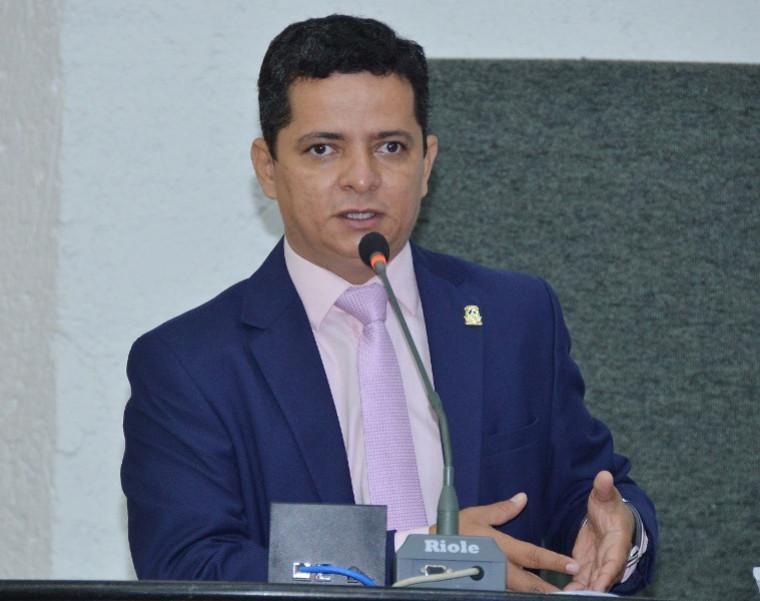 Jorge Frederico pede doação de lotes para moradores que vivem na Vila Dertins desde 1964