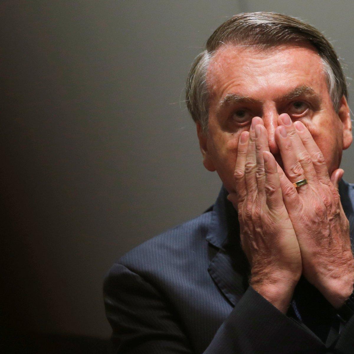 Rejeição de 63%: Bolsonaro derrete em meio à lama da corrupção, diz pesquisa CNT/MDA