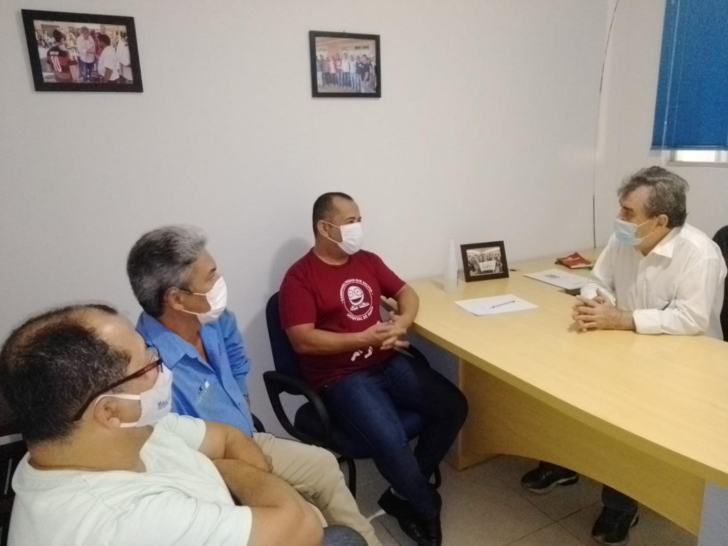 Célio Moura recebe os representantes  dos Servidores Públicos Municipais