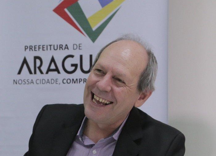 Em pré-campanha, Dimas voa em céu de brigadeiro