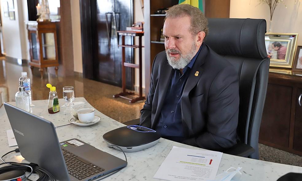 Ministro determina afastamento de governador do Tocantins, alvo da PF