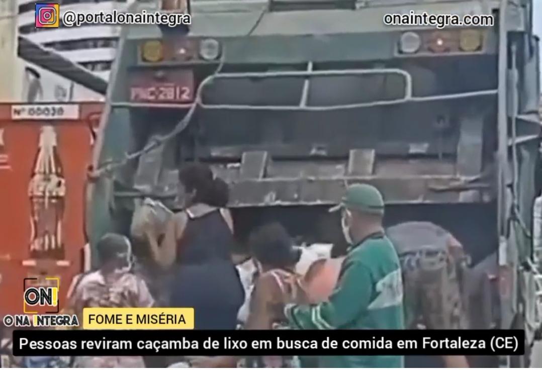 Pessoas reviram caçamba de lixo em busca de comida em Fortaleza (CE)