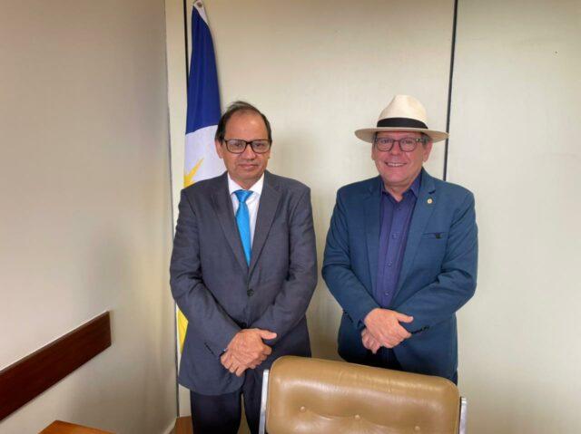 De mãos dadas com o Presidente com 62% de reprovação