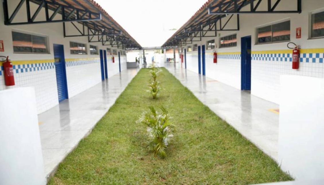 Em Colinas, Valderez prestigia inauguração de Escola Estadual que passa a atender em Tempo Integral