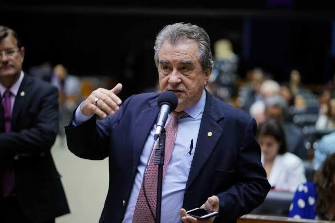 Precisamos falar de Célio Moura, único parlamentar a votar contra a PL do veneno