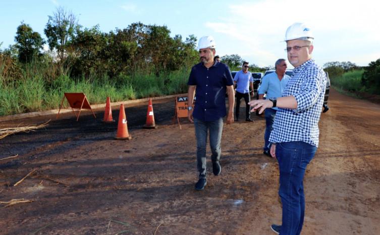 Governador Wanderlei Barbosa vistoria obra de reconstrução asfáltica da TO-348