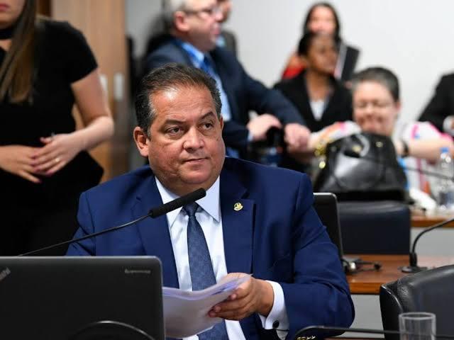 Juiz manda ao STF relatório da PF com mensagens de Eduardo Gomes