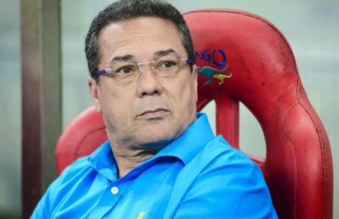 Luxemburgo, cartão vermelho antes mesmo do jogo começar