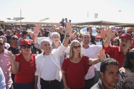 Mourão sai empolgado com aceitação de eleitores em visita ao festejo Senhor do Bonfim