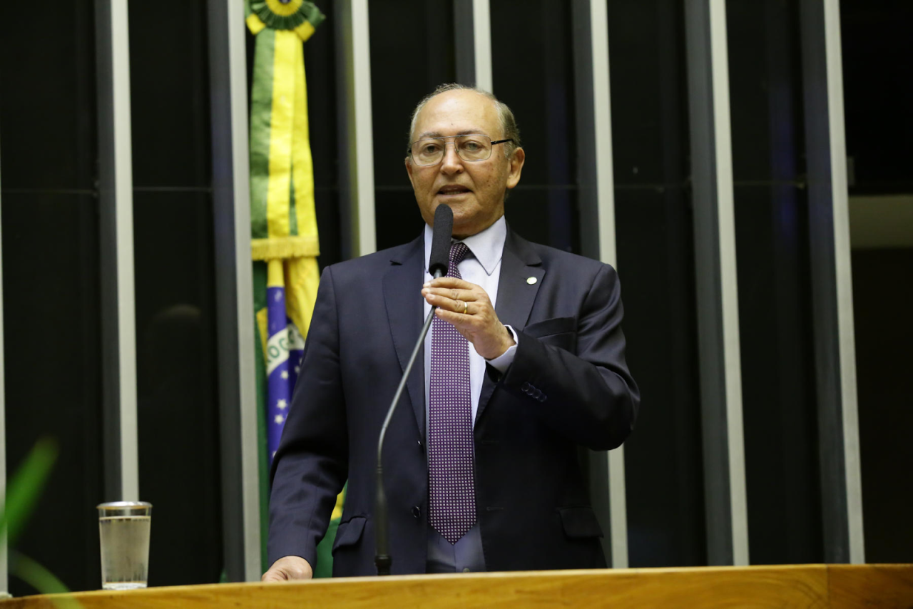 Lázaro Botelho apresenta proposta para aprimorar Política Nacional de Habitação