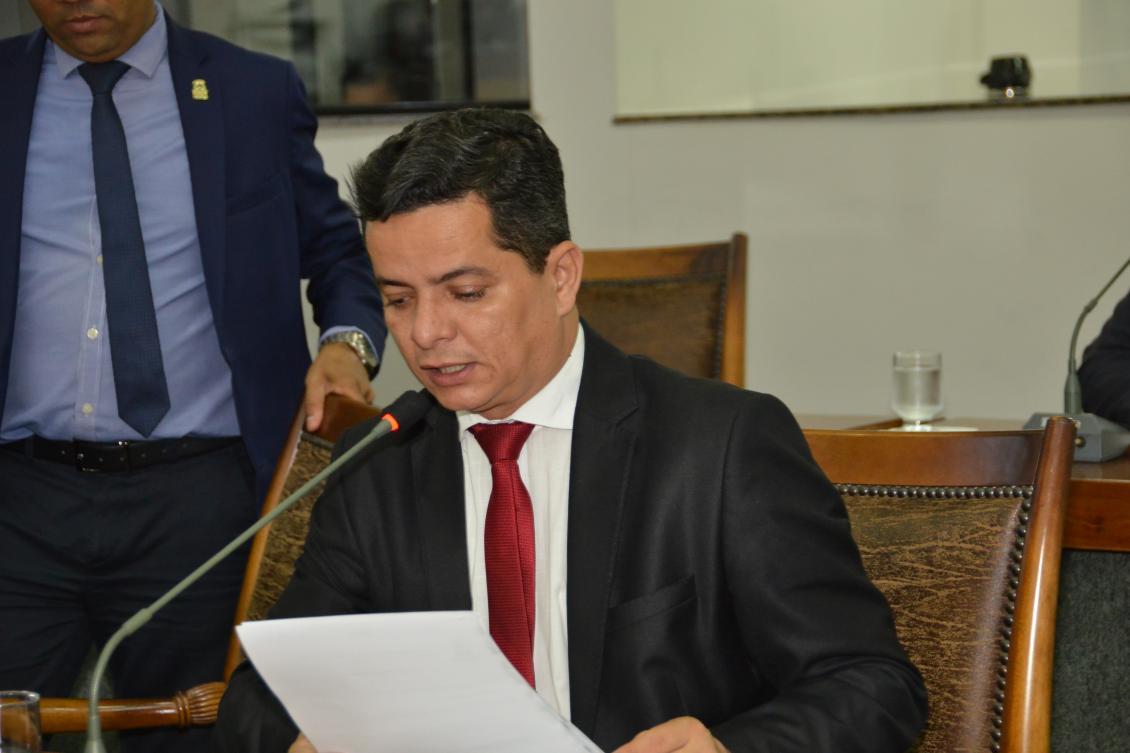 Jorge Frederico pede prioridade no ato de matrícula para estudantes com pais ou responsáveis idosos ou com deficiência