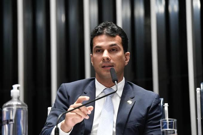 Carro do senado usado por Iraja também frequenta reduto das kitnets de prostitutas de luxo