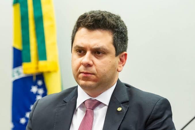 Tiago Dimas foge de Guimarães como diabo foge da Cruz