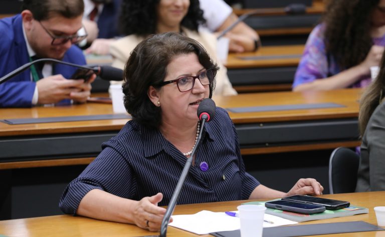 Projeto permite faltar ao trabalho para acompanhar pessoa idosa ou com deficiência em consultas