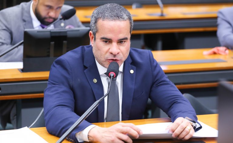 Projeto pune fraude por desconto indevido em folha de pagamento